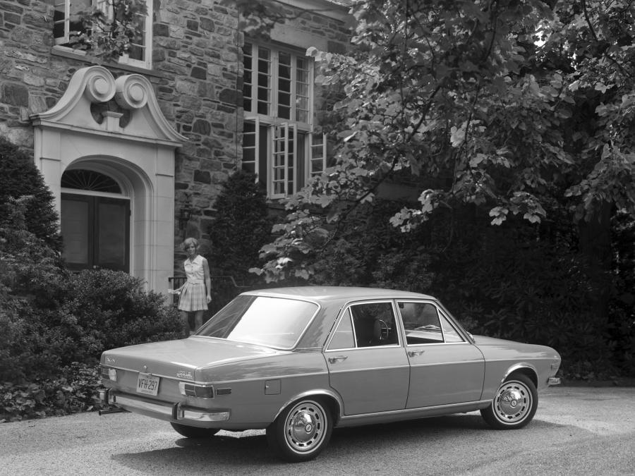  Audi 100 LS (C1) 1968 года  (NA) (фото 8 из 12)